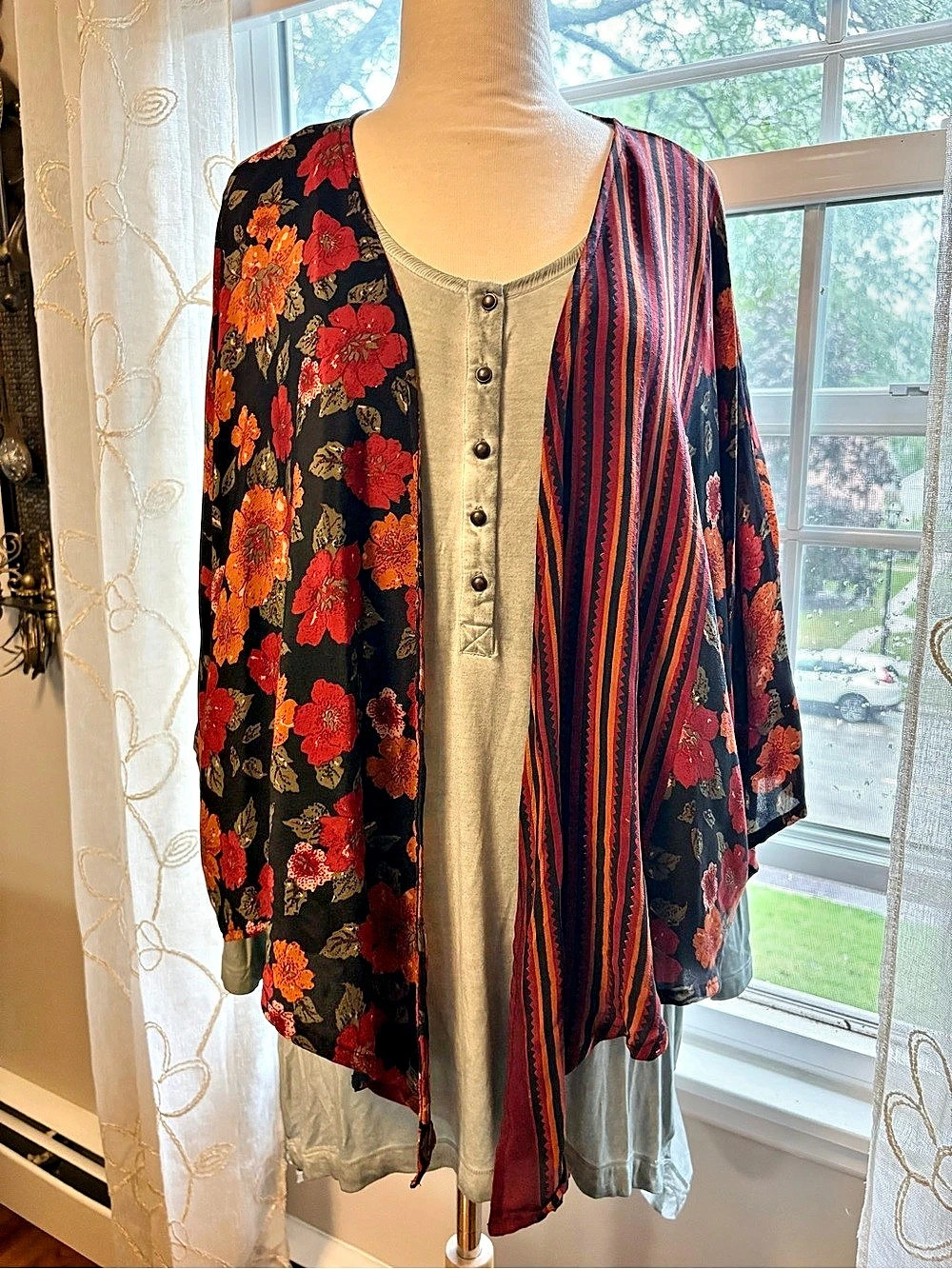 Indie Ella 100% Silk Kimono, ONE SIZE — Like New